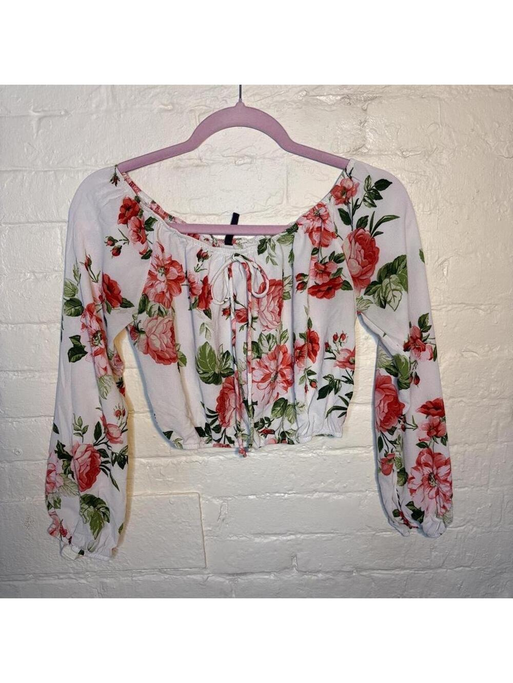 White floral blouse with red roses and green leaves, size S